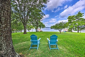 Roomy Texas Lake Retreat w/ Private Boat Ramp