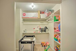 Roomy Texas Lake Retreat w/ Private Boat Ramp