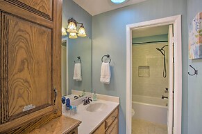 Roomy Texas Lake Retreat w/ Private Boat Ramp