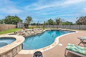 Gorgeous Hutto Home w/ Hot Tub, Pool, & Fire Pit!