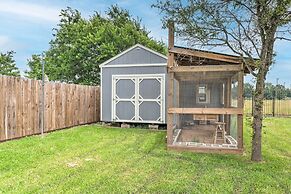 Hot Tub, Pool, & Fire Pit: Gorgeous Hutto Home