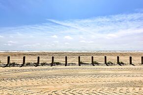 Near Port Aransas Beach: Condo w/ Pool Access