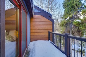 Breck Townhome w/ Balcony: Walk to Ski Lifts!