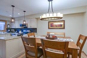 Breck Townhome w/ Balcony: Walk to Ski Lifts!