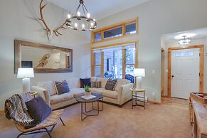 Breck Townhome w/ Balcony: Walk to Ski Lifts!