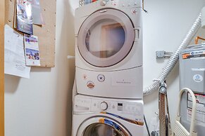 Breck Townhome w/ Balcony: Walk to Ski Lifts!