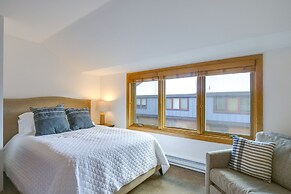 Breck Townhome w/ Balcony: Walk to Ski Lifts!