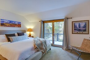 Breck Townhome w/ Balcony: Walk to Ski Lifts!