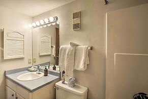 Walk to Main St: Ski-in/ski-out Breckenridge Condo