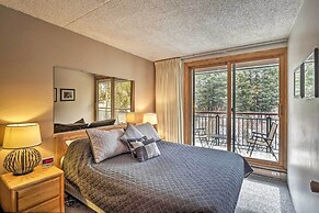 Walk to Main St: Ski-in/ski-out Breckenridge Condo