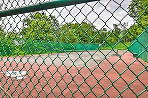 Pocono Retreat, 1 Mi to State Park & Ski Access!