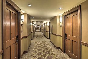 6 Mi to Lake Tahoe: Everline Resort Retreat!