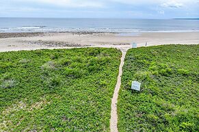 Charming Jacuzzi-suite - Walk to Parson's Beach!