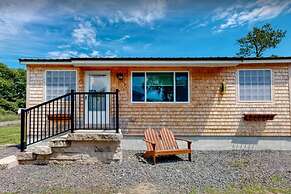 Charming Jacuzzi-suite - Walk to Parson's Beach!