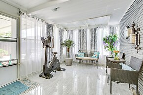 11 Mi to Nola: Westwego Home w/ Sunroom!