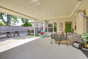 11 Mi to Nola: Westwego Home w/ Sunroom!