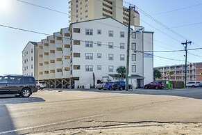 Cozy Beachfront Condo w/ Wifi, Views & Pool Access