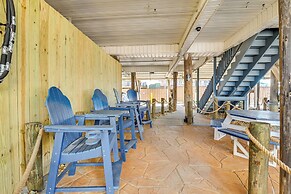 Cozy Beachfront Condo w/ Wifi, Views & Pool Access