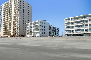 Cozy Beachfront Condo w/ Wifi, Views & Pool Access