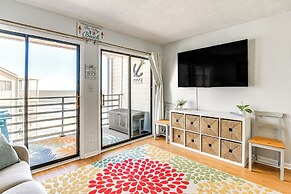 Cozy Beachfront Condo w/ Wifi, Views & Pool Access