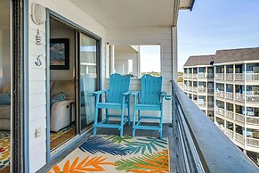 Cozy Beachfront Condo w/ Wifi, Views & Pool Access