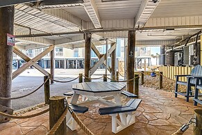 Cozy Beachfront Condo w/ Wifi, Views & Pool Access