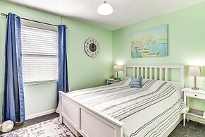 Cozy Beachfront Condo w/ Wifi, Views & Pool Access