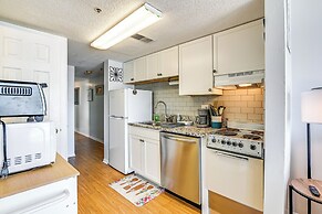 Cozy Beachfront Condo w/ Wifi, Views & Pool Access