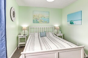 Cozy Beachfront Condo w/ Wifi, Views & Pool Access