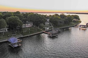 Malakoff Lakefront Home: Golf Course On-site!