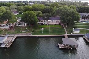 Malakoff Lakefront Home: Golf Course On-site!