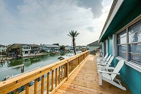 Private Dock: Charming & Spacious Rockport Abode!