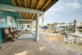 Private Dock: Charming & Spacious Rockport Abode!