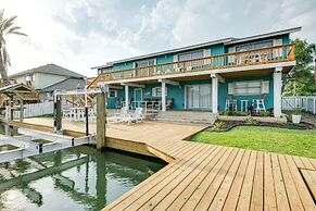 Private Dock: Charming & Spacious Rockport Abode!