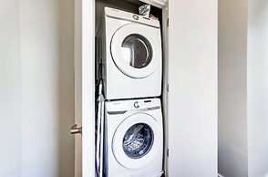 'the Republic Retreat' Walk to Washington Park!