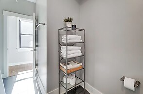 'the Republic Retreat' Walk to Washington Park!