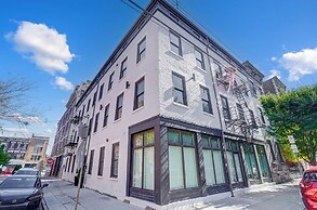 'the Republic Retreat' Walk to Washington Park!