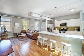 'the Republic Retreat' Walk to Washington Park!