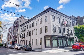 'the Republic Retreat' Walk to Washington Park!