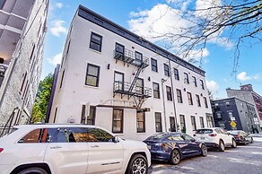 'the Republic Retreat' Walk to Washington Park!