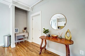 'the Republic Retreat' Walk to Washington Park!