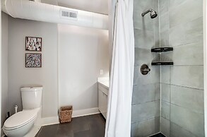 'the Republic Retreat' Walk to Washington Park!