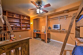 Spacious Conroe Home w/ Foosball & Pool Table!