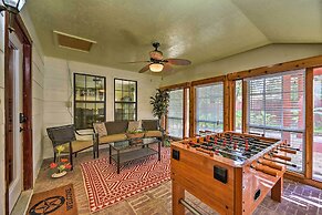 Spacious Conroe Home w/ Foosball & Pool Table!