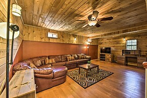 Spacious Conroe Home w/ Foosball & Pool Table!