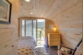 Secluded Jefferson Cabin w/ Deck + Mountain Views!