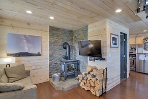 Secluded Jefferson Cabin w/ Deck + Mountain Views!