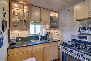 Secluded Jefferson Cabin w/ Deck + Mountain Views!