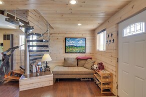 Secluded Jefferson Cabin w/ Deck + Mountain Views!