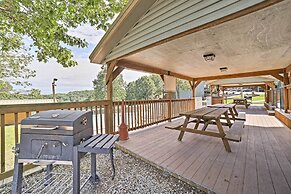 Cozy Branson Townhome 1 Mi to Silver Dollar City!